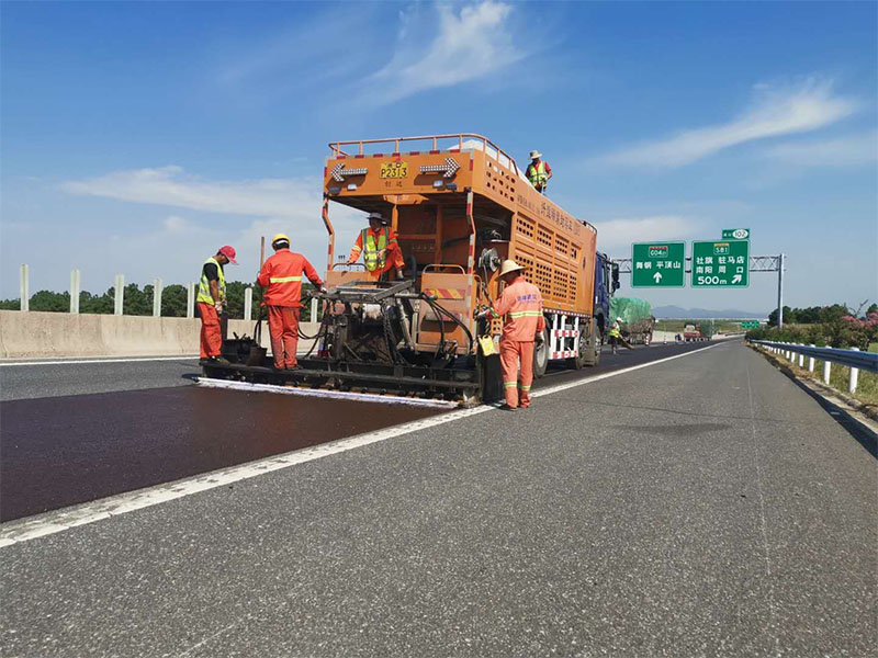 稀漿封層車微表處施工